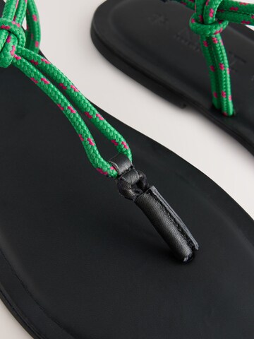 Next Japonki 'Forever Comfort' w kolorze zielony