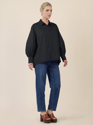 APART Blouse in Black: front
