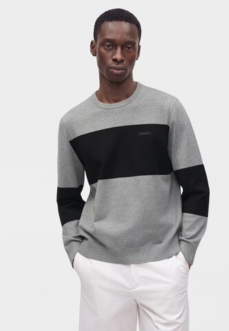 Calvin Klein Пуловер в сиво
