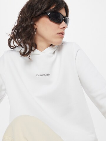 Calvin Klein Sweatshirt i vit