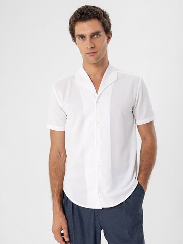 Regular fit Camicia di Antioch in bianco: frontale