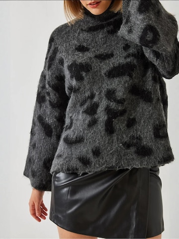 Bianco Lucci - Pullover em cinzento