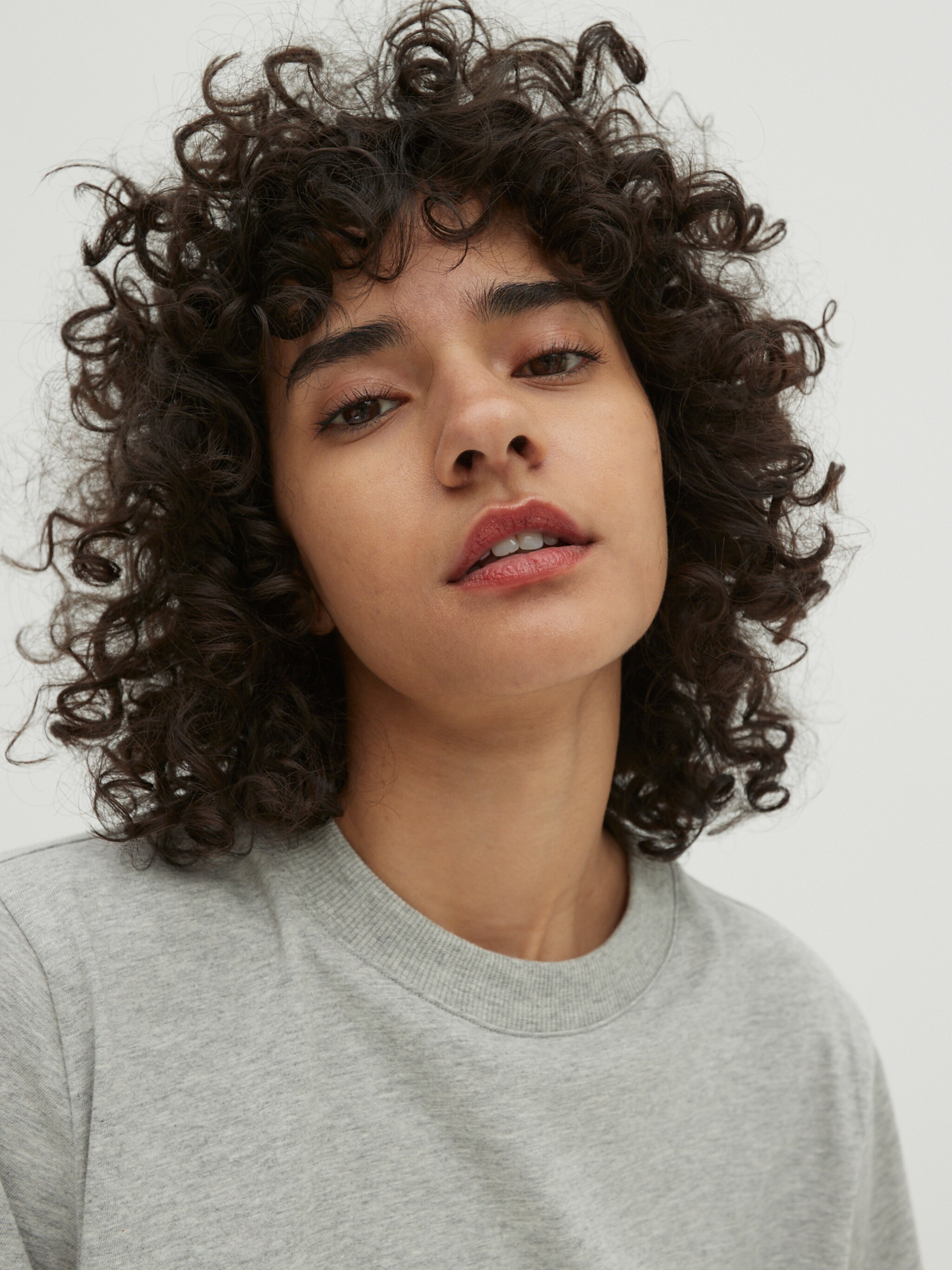 EDITED Producten Shirt 'Nola' Grijs gemêleerd