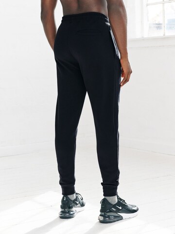 Next Tapered Broek 'Active Training Division' in Zwart