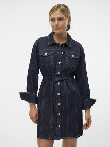 Robe-chemise VERO MODA en gris : devant