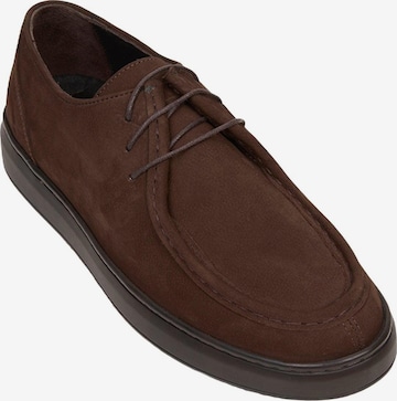 Chaussure basse 'Lässige Spitze' Desa en marron : devant