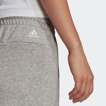 ADIDAS SPORTSWEAR Regular Sportshorts 'Essential' in Grau