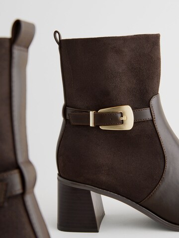 Stivaletto di Next in marrone