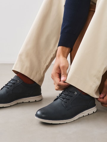 Chaussure à lacets Next en bleu