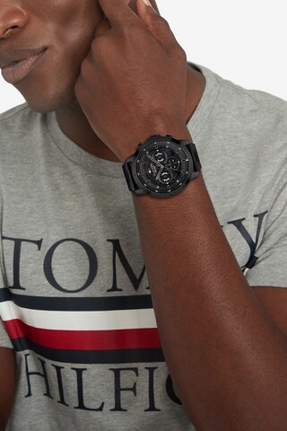 TOMMY HILFIGER Analog watch in Black: front