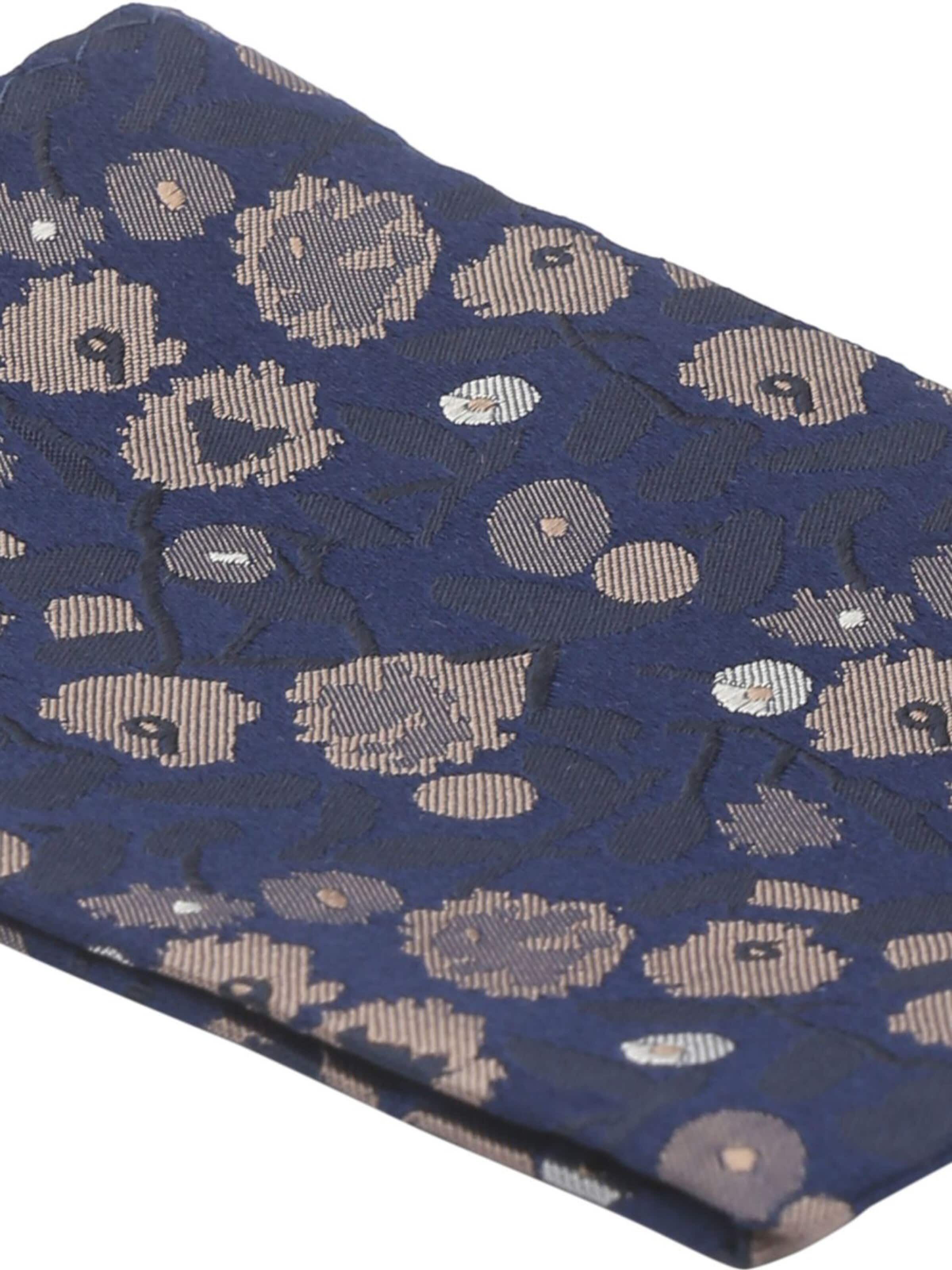 Suitable Pocket Square in Blue