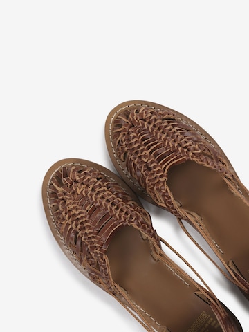 BRONX Ballet Flats with Strap in Brown