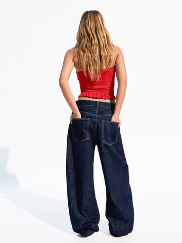 Top di Bershka in rosso