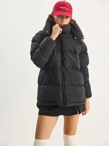 Veste d’hiver Bianco Lucci en noir : devant