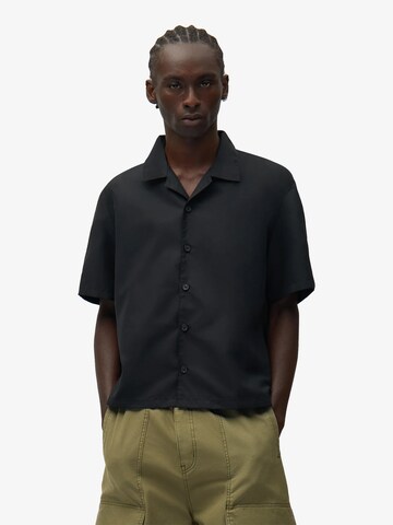 ARTE ANTWERP - Regular Fit Camisa clássica em preto: frente
