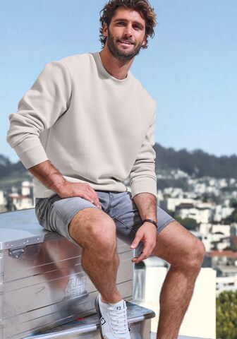 JOHN DEVIN Sweatshirt in Beige