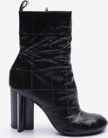 Louis Vuitton Dress Boots in 38 in Black: front