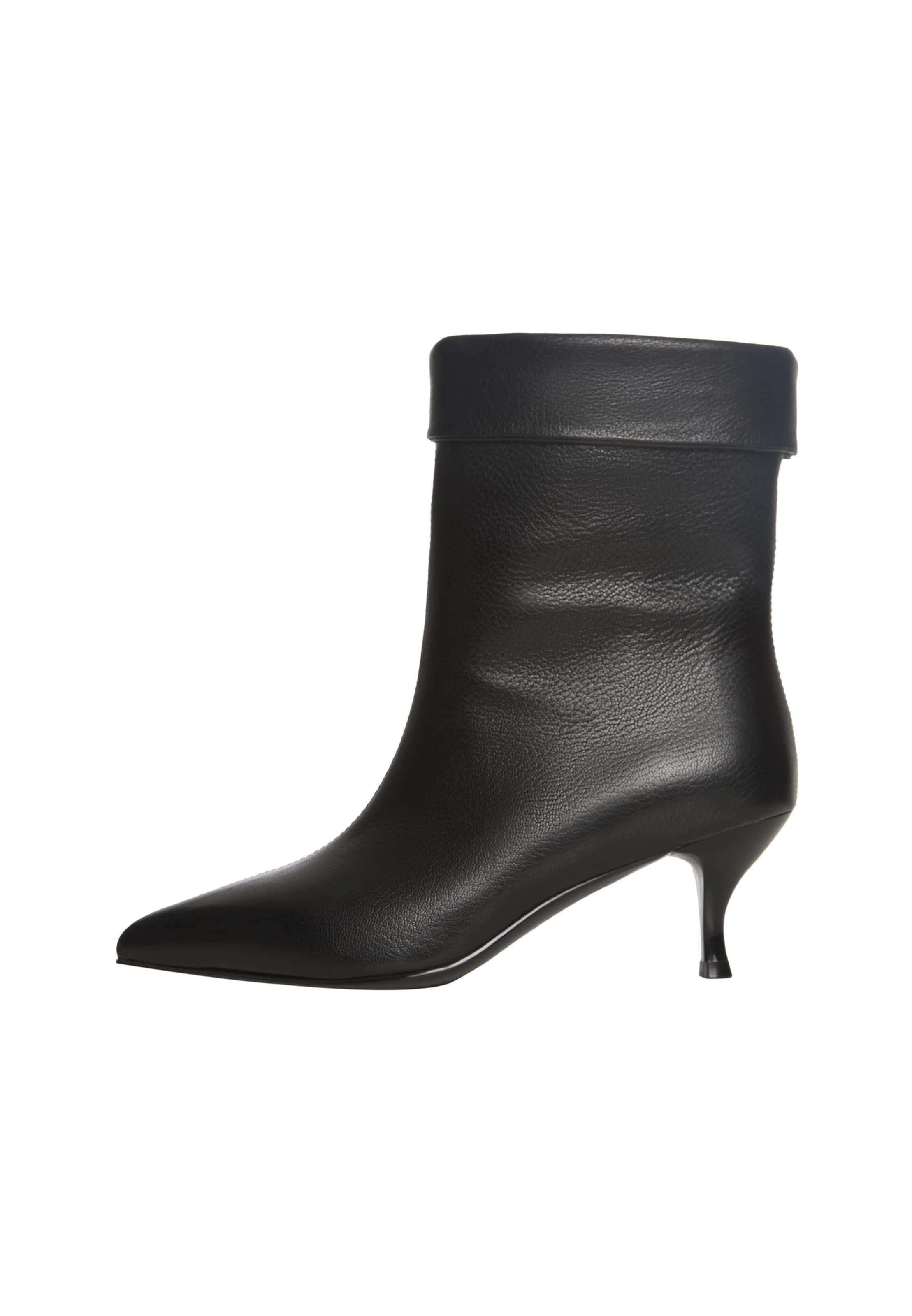 CESARE GASPARI - Botas pelo tornozelo em preto: frente