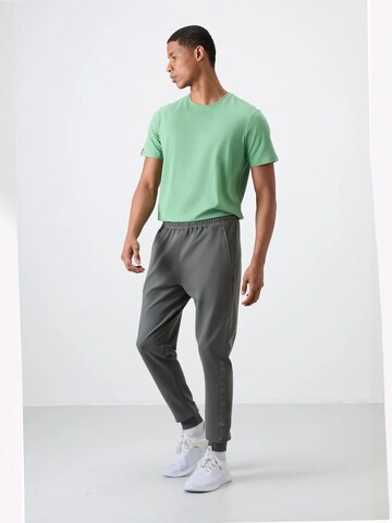 Tommy Life Normální Sportovní kalhoty 'Jogginghose' – šedá