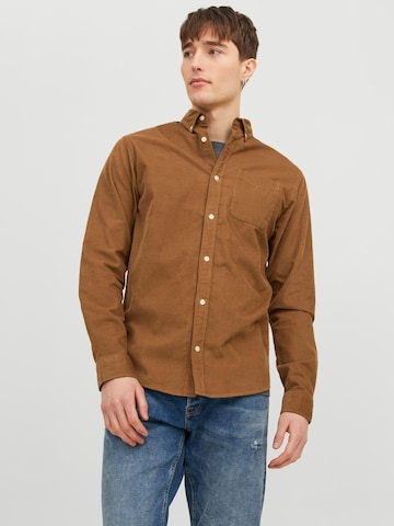 JACK & JONES - Ajuste estrecho Camisa en marrón: frente