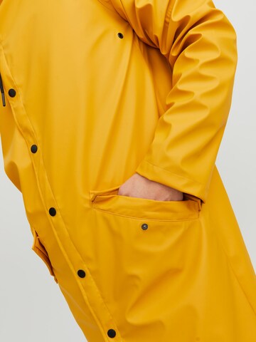 Manteau mi-saison 'URBAN' JACK & JONES en jaune