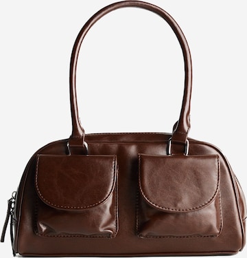 Borsa a spalla di Bershka in marrone: frontale