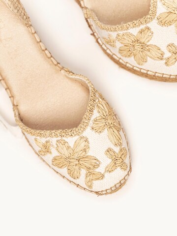 Alhamas Sandal 'Alpargata Cuña 7 cm' in Beige