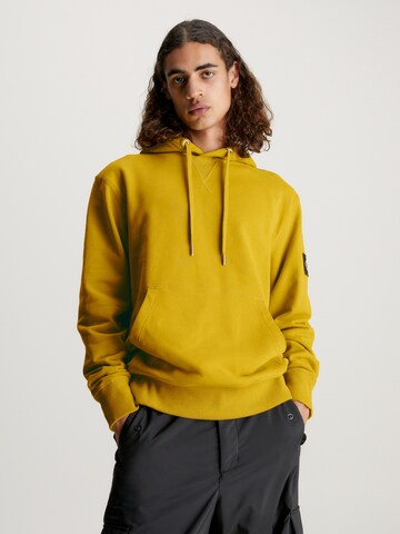 Sweat-shirt Calvin Klein Jeans en jaune : devant