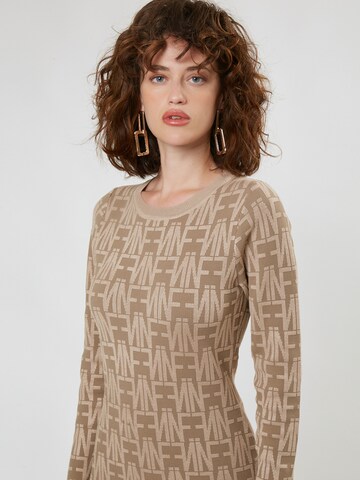 Abito in maglia di Influencer in beige