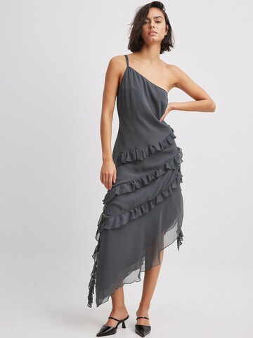 NA-KD Dress in Grey: front