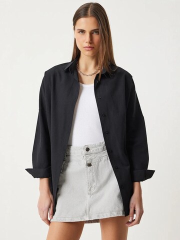 Happiness İstanbul - Camisa em preto