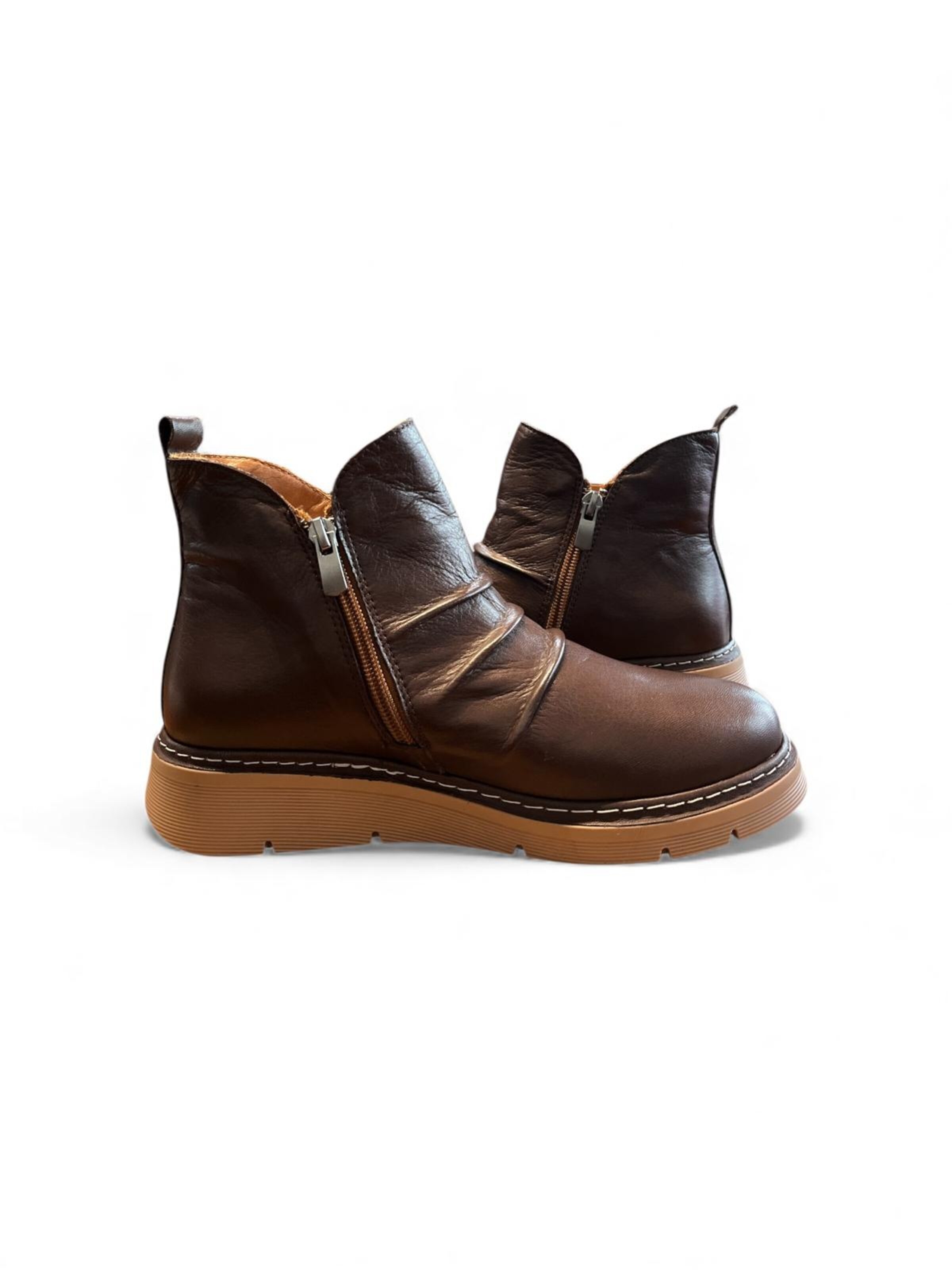 Begoria Boots in Brown