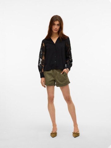 VERO MODA Ohlapna forma Hlače 'VMAURORA' | zelena barva