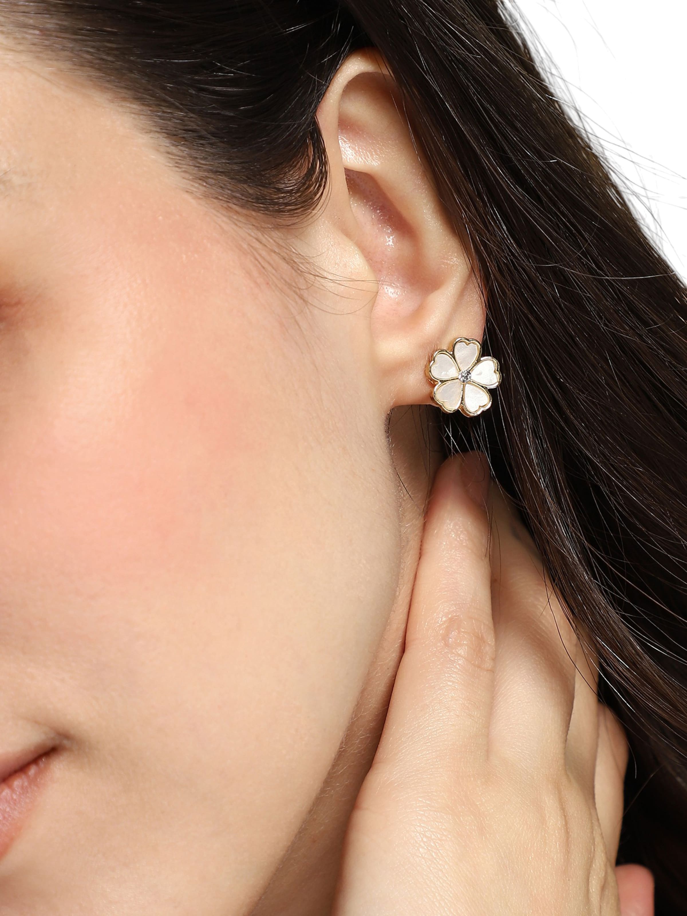 Boucles d'oreilles 'Ishani' SOHI en blanc