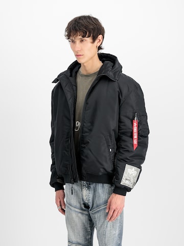 ALPHA INDUSTRIES Jacke in Schwarz: Vorderseite