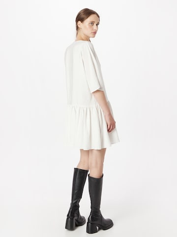 Robe 'Minou' WEEKDAY en blanc