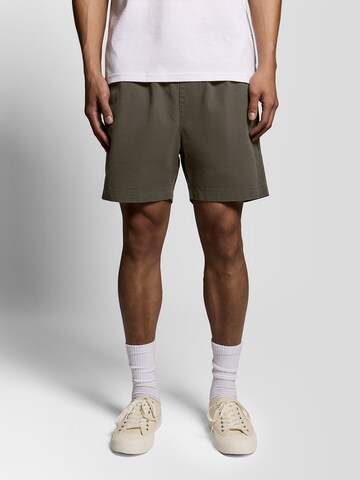 Lyle & Scott Regular Broek in Zwart: voorkant