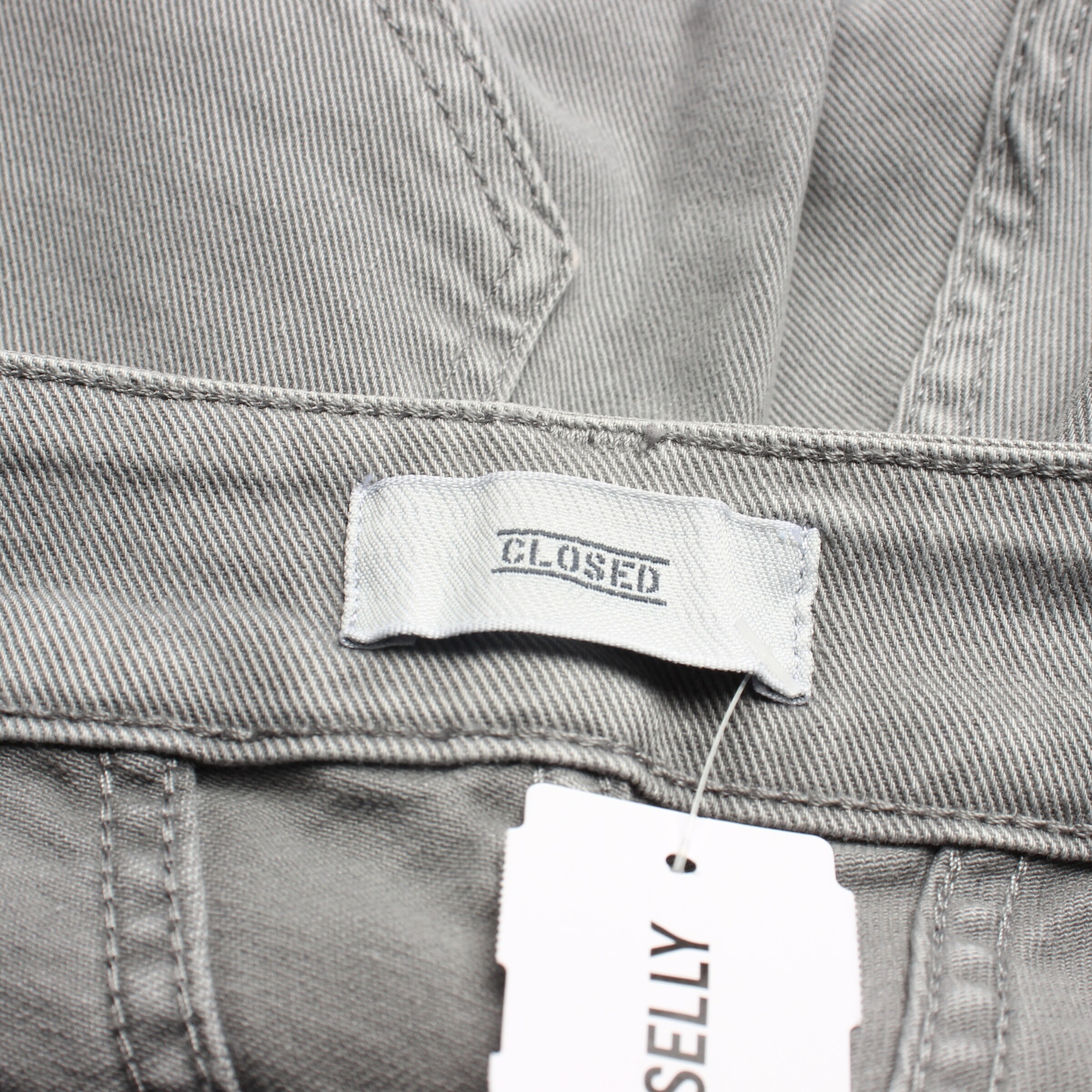 Closed Jeans in 29 in Grey