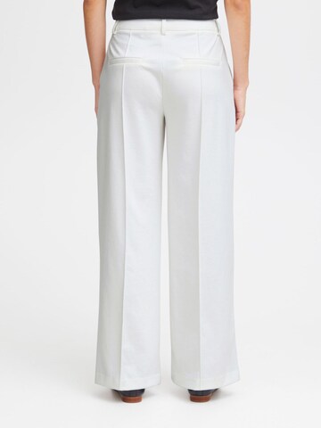 Wide leg Pantaloni con piega frontale 'KATE' di ICHI in bianco