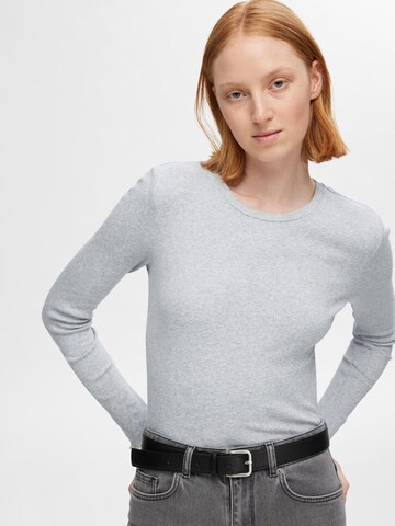 SELECTED FEMME Shirts 'ANNA' i grå