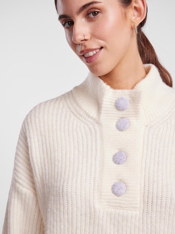 Pull-over 'Ayana' PIECES en blanc
