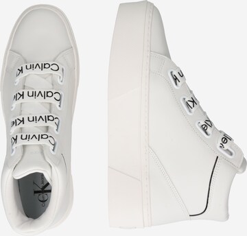 Calvin Klein Jeans Kotníkové tenisky – bílá