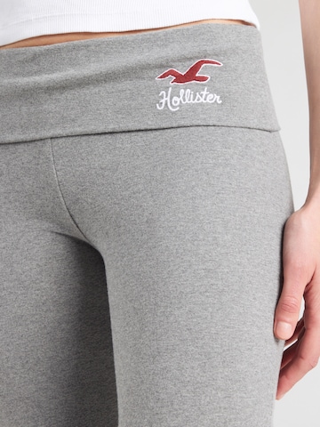 HOLLISTER Zvonový Kalhoty – šedá