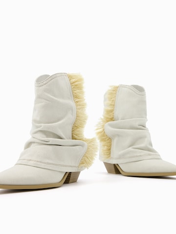 Bershka Stiefelette in Beige