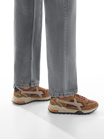 W6YZ Sneakers laag 'BREEZE 3-M.' in Bruin
