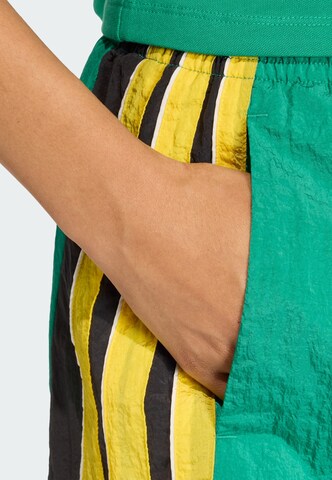 ADIDAS ORIGINALS Loosefit Shorts 'Santiago' in Grün