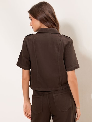 Lipsy Blouse in Bruin