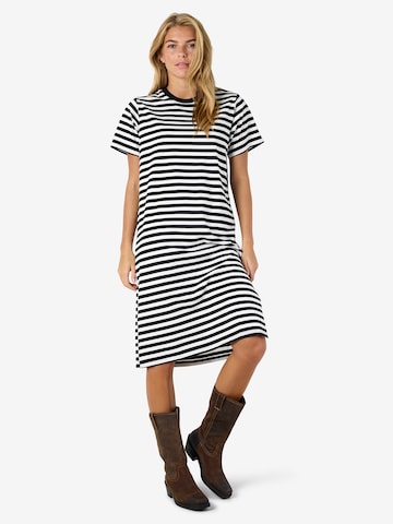 Noisy may Jurk 'NMEMBER' in Zwart