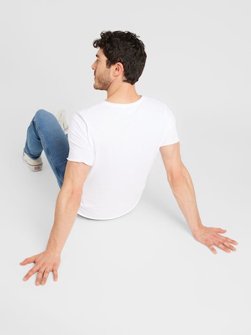 T-Shirt 'AMON' ARMEDANGELS en blanc
