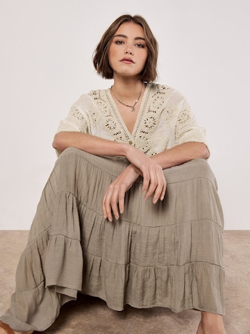 Apricot Tiered Maxi Skirt ' ' in Grau